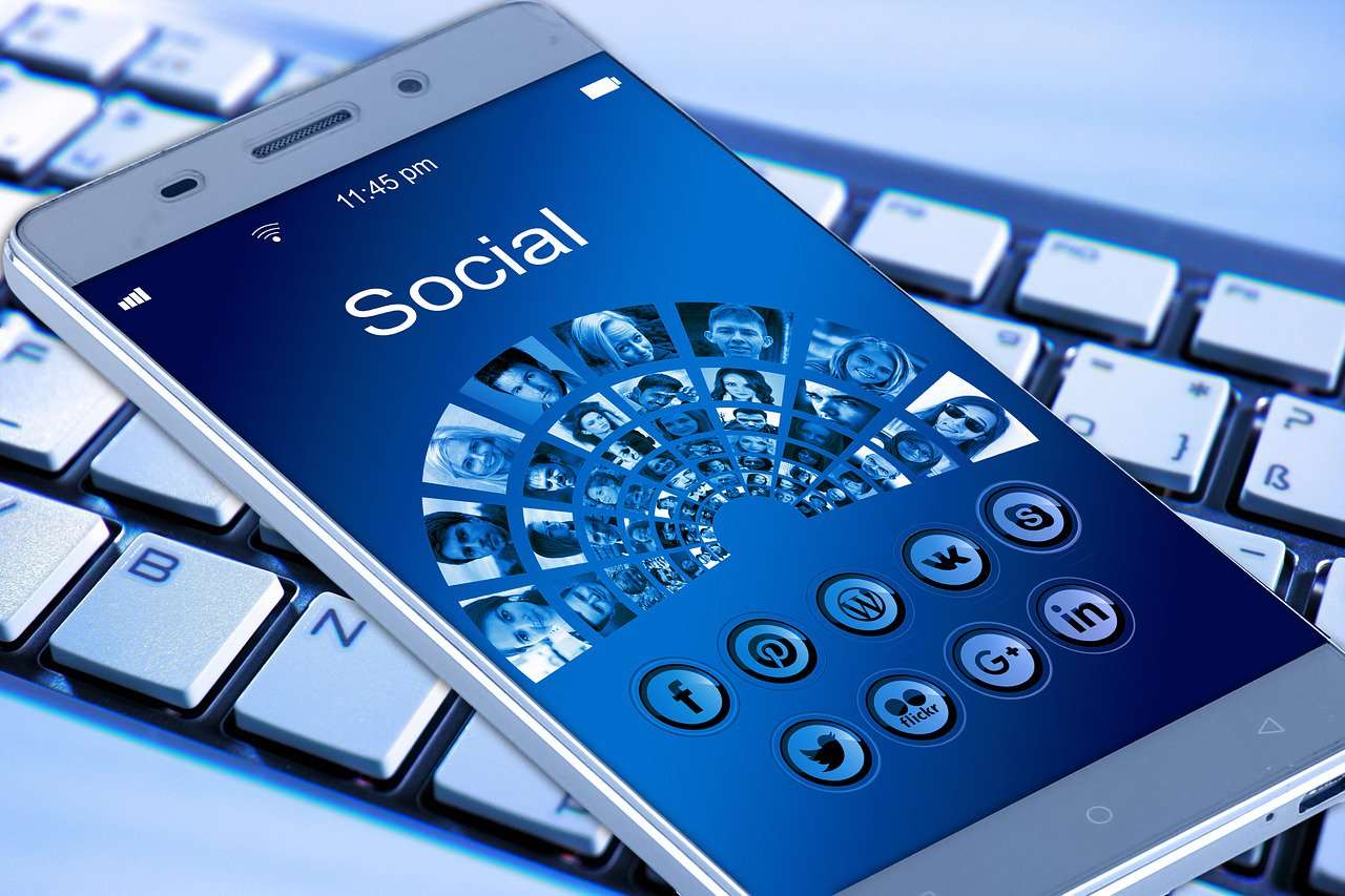 Social-Media-and-Mobile-Marketing.jpg